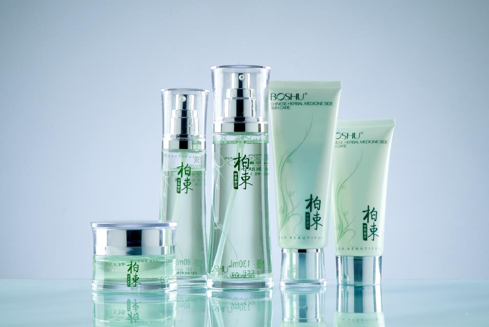 七款強(qiáng)效收縮毛孔護(hù)膚品不可少